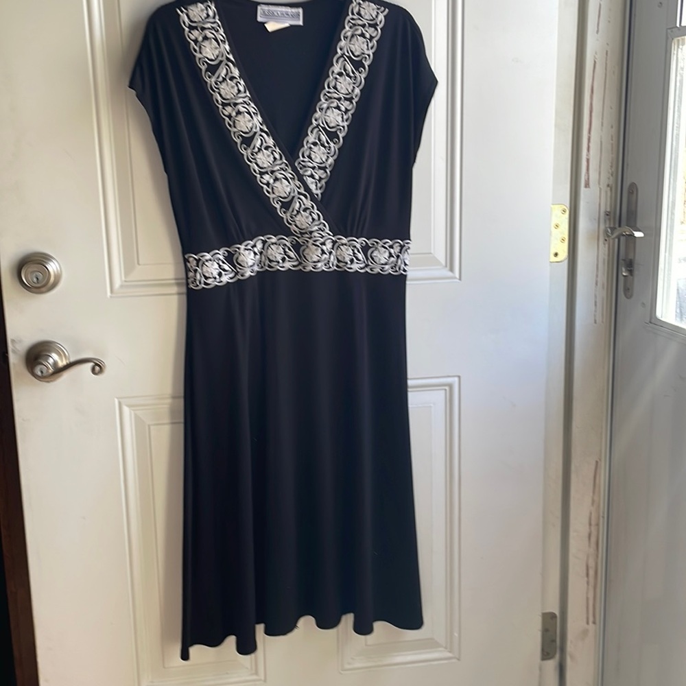 Jessica Howard black dress